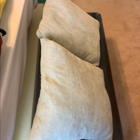 Set of 2 feather throw pillows - Picture 2 of 4